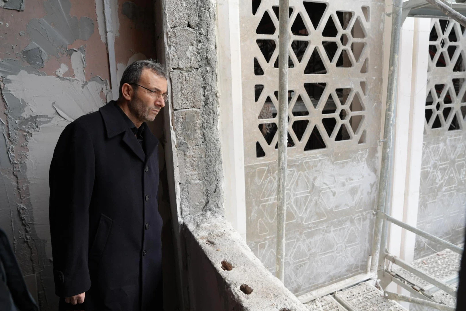 Yapımı devam eden Hacıoğulları Nurten ve Nuran Sonay Camii şantiyesine ziyarette bulunduk