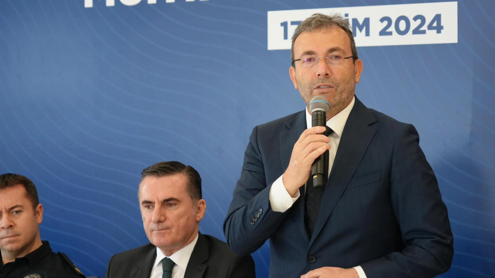 İstanbul Valimiz Davut Gül ve Pendik Kaymakamımız Mehmet Yıldız ile birlikte değerli muhtarlarımızla buluştuk