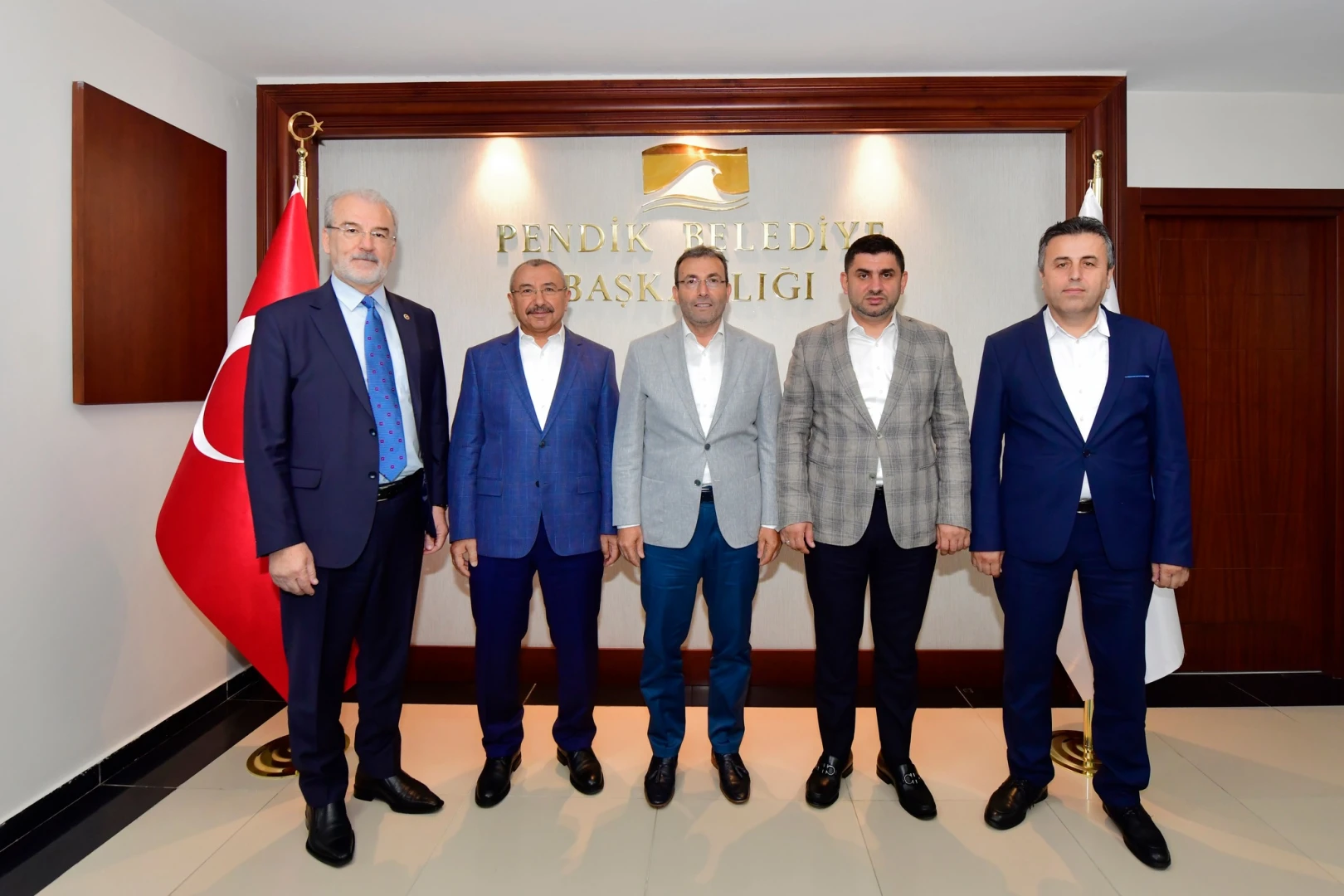 İstanbul Milletvekillerimiz İsmail Erdem, Yahya Çelik, Hulki Cevizoğlu ve Nurettin Alan'ı belediyemizde ağırladık