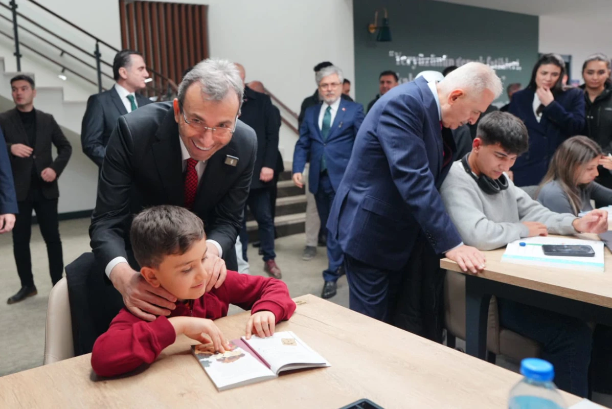 28. Dönem TBMM Başkanımız Binali Yıldırım ile birlikte Kaynarca Yeni Nesil Yaşam Merkezimizdeki kütüphanemize ziyarette bulunduk