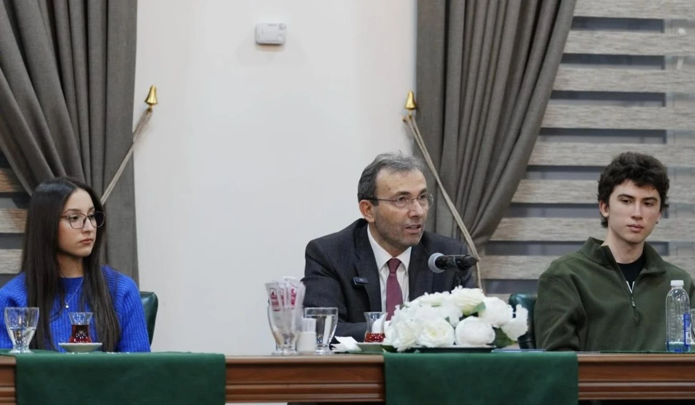 Yükseköğretim Kurumları Sınavı’nda (YKS) ilk bine girme başarısı gösteren Pendikli öğrencilerimizle bir araya geldik