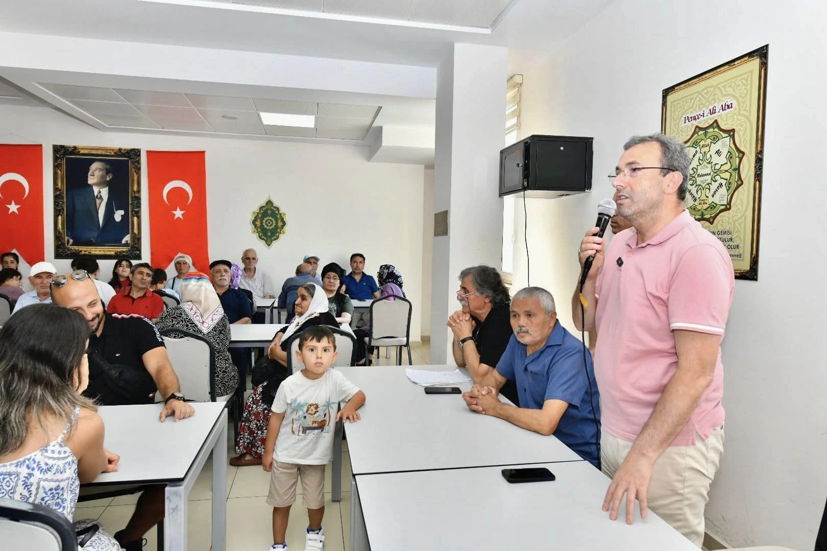 Muharrem ayı dolayısıyla Kavakpınar Cemevi’nde düzenlenen Aşure Lokması programında canlarla buluştuk