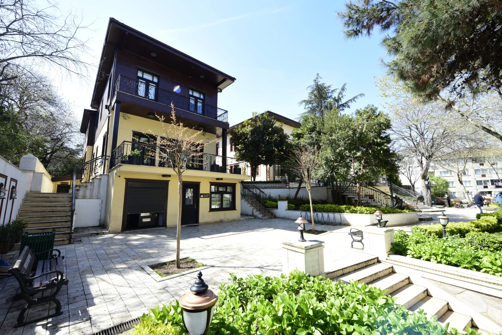 Kemal Tahir Kütüphanesi Kitap Kafe