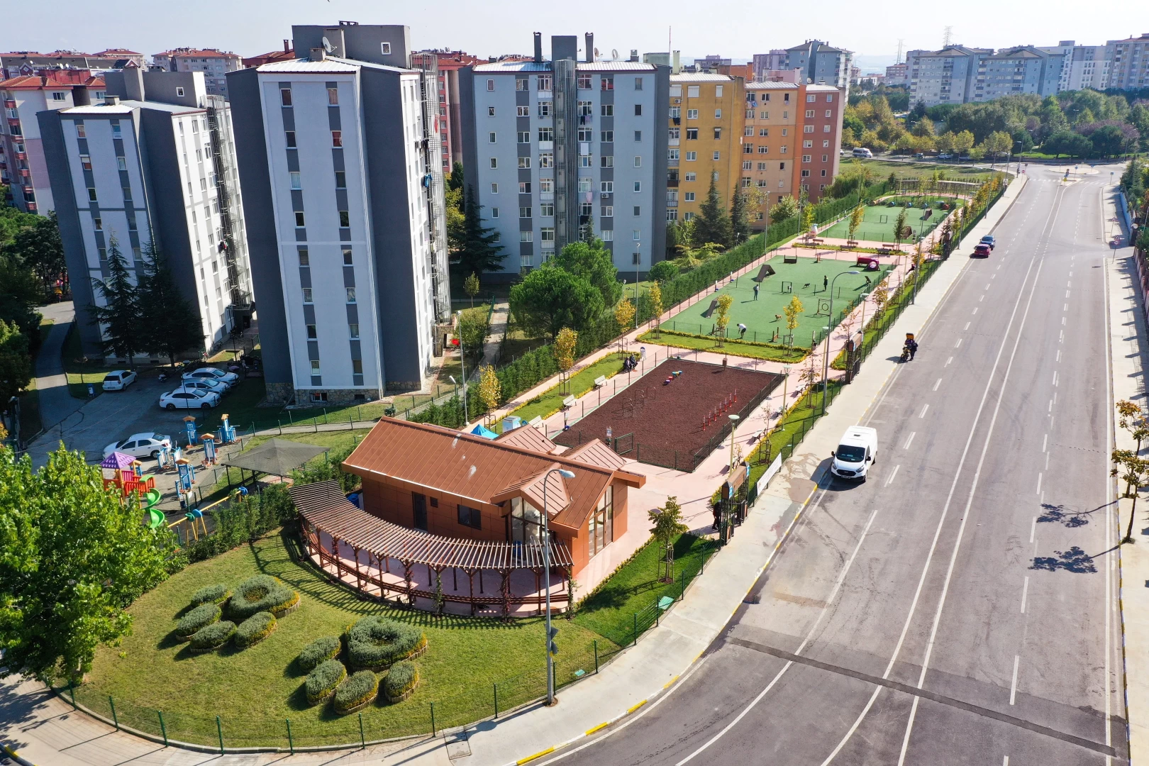 Neşeli Patiler Köpek Eğitim Parkı