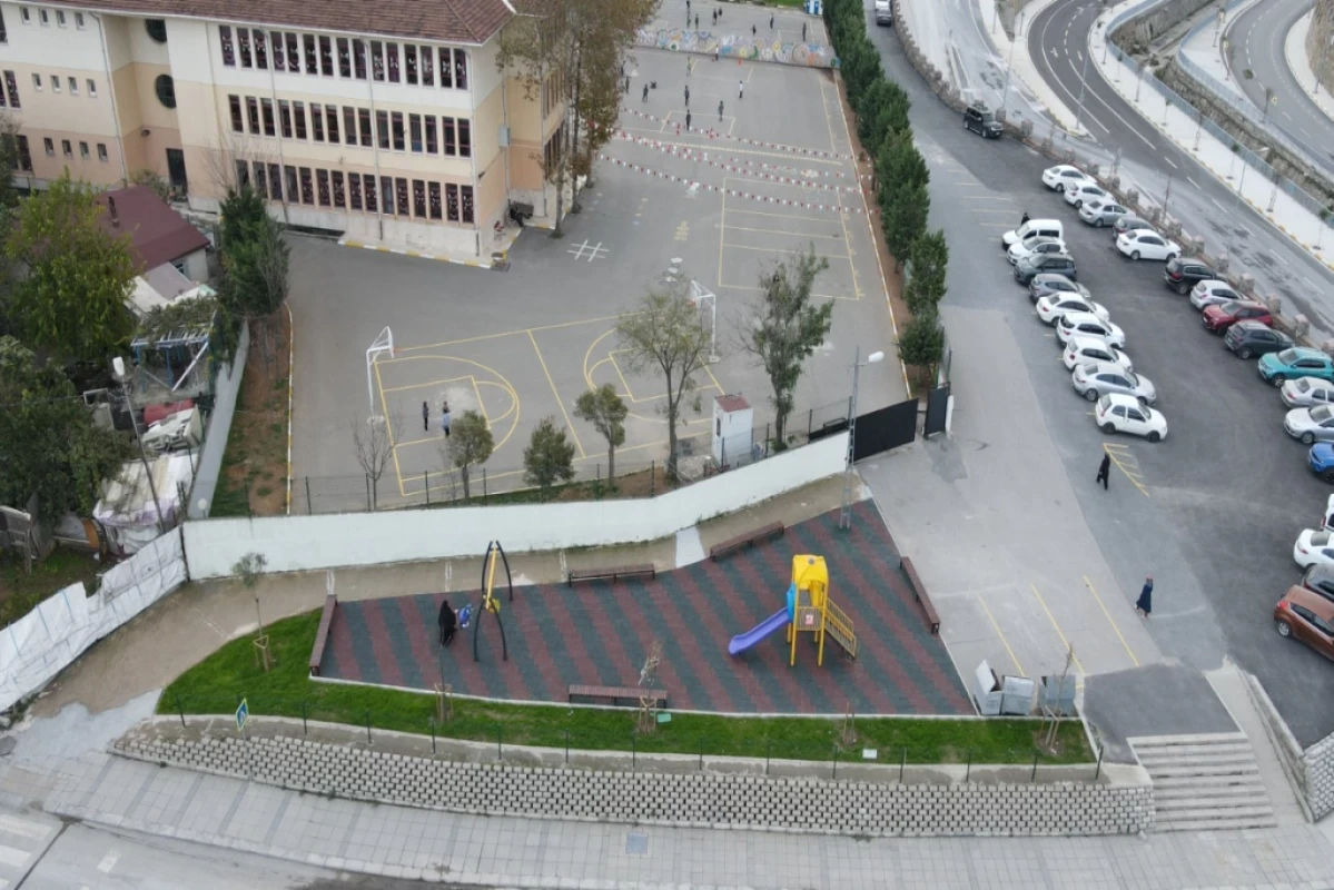 K. Karabekir Ortaokulu Yanı Parkı