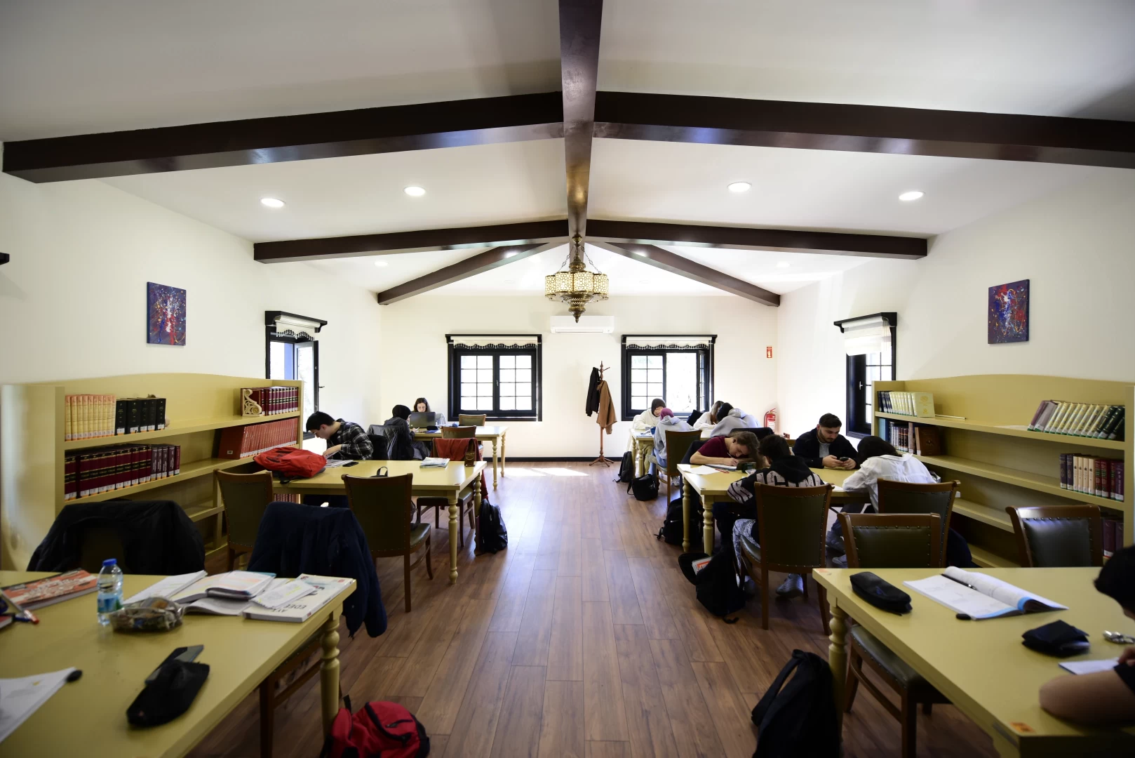 Kemal Tahir Kütüphanesi Kitap Kafe